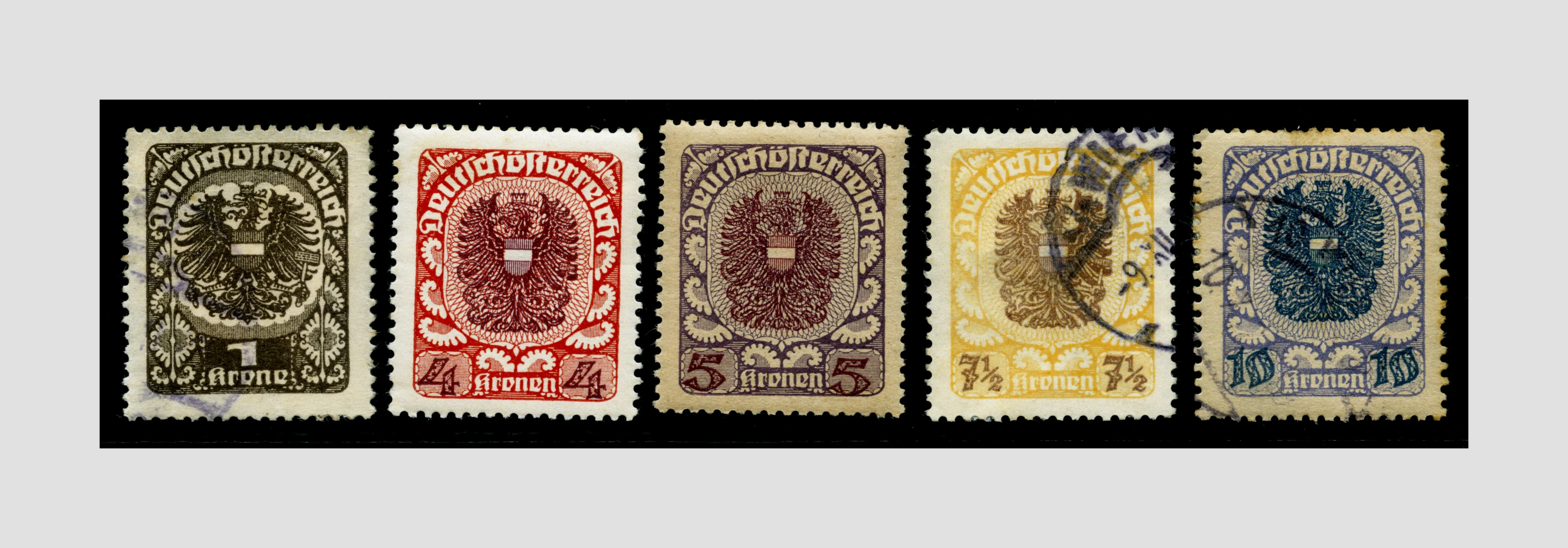 Briefmarken der Serie "Wappenzeichnung", 1920. Fünf bunte Breifmarken mit Wappenadler 1 - 10 Kronen.