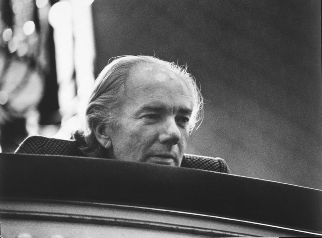 <p>Thomas Bernhard während einer Probe zu "Heldenplatz" am Wiener Burgtheater (1988), Bild&nbsp;<a href="http://www.bildarchivaustria.at/Pages/ImageDetail.aspx?p_iBildID=1654137">ÖNB / Weber</a></p>