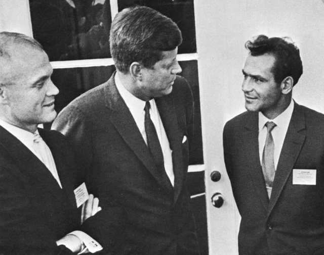 Astronaut John Glenn, US-Präsident John F. Kennedy, Kosmonaut German Titow im Weißen Haus