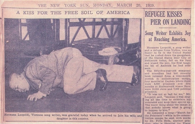 Abbildung in der Zeitschrift "The New York Sun" vom 20. März 1939, "A Kiss For The Free Soil Of America" - Fotografie von Leopoldi, wie er bei der Ankunft in den USA amerikanischen Boden küsst