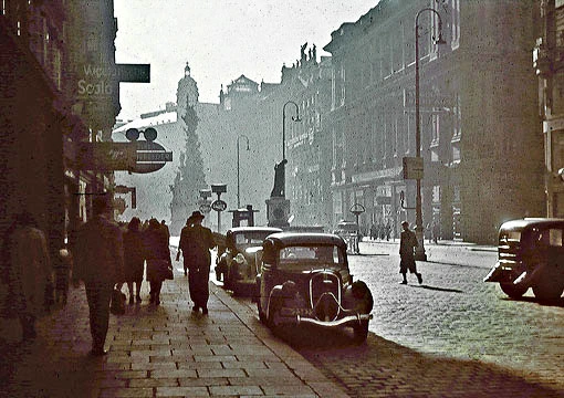 Vienna. The Graben and its plague memorial, circa 1940.