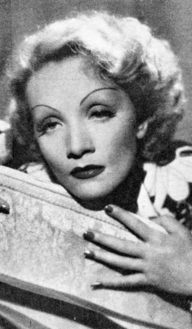 Marlene Dietrich in Koralle, 25.10.1936