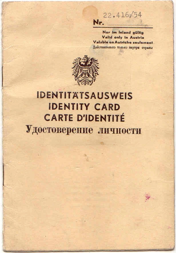 Ausweis mit der Aufschrift in vier Sprachen: "Identitätsausweis, Identity Card, Carte D`Identité,..."