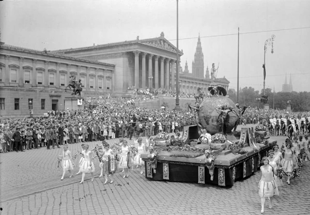 1928 Sängerfest-Umzug auf der Wiener Ringstraße, vor dem Parlament