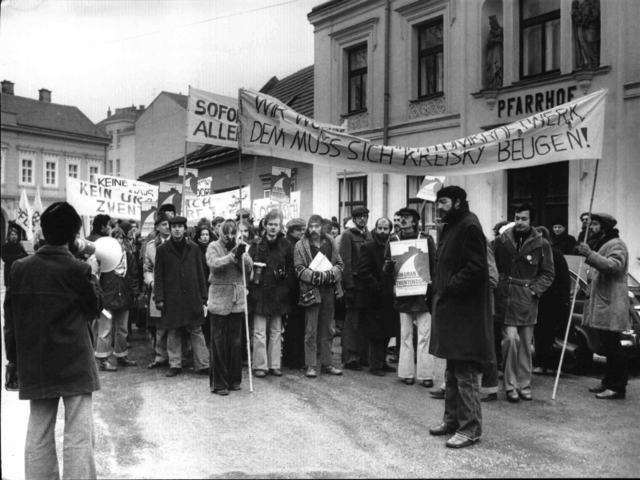 <p>Anti-Atomkraft-Demonstration vor dem Karl-Renner-Institut 1978</p>