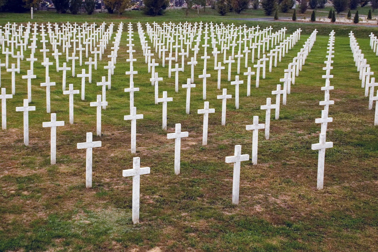 Gedenkstätte in Vukovar 938 Marmorkreuze zur Erinnerung an die Opfer des Kroatienkrieges