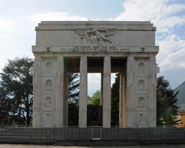 <p>Siegesdenkmal in Bozen</p>