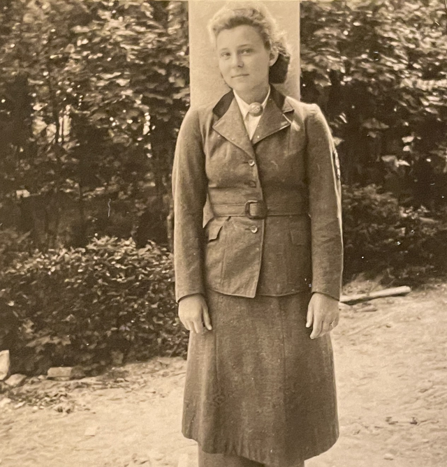 <p>Gertrude Reuther beim NS-Reichsarbeitsdienst in Pührbach, 1940</p>