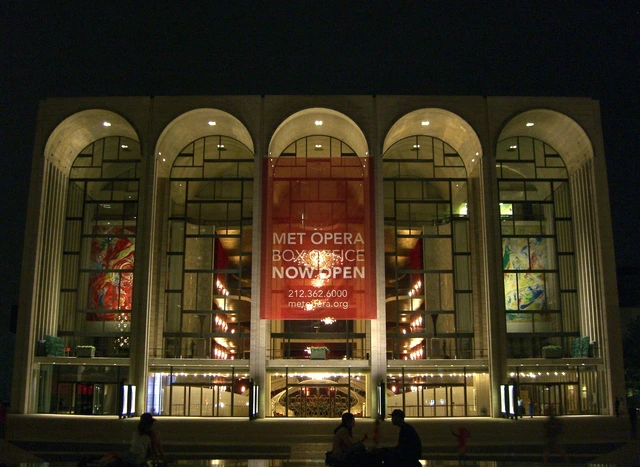 Frontfassade - Die Met - Metropolitan Opera New York City