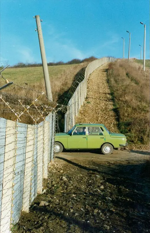 Ein Wartburg im Todesstreifen