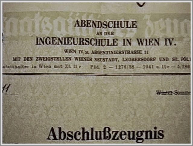 Abschlusszeugnis aus Sammlung J.: Videostill aus Die Geschichte unseres Lebens