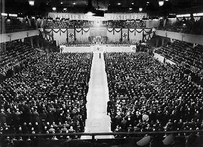 Blick in den gefüllten Sportpalast in Berlin im Februar 1943.